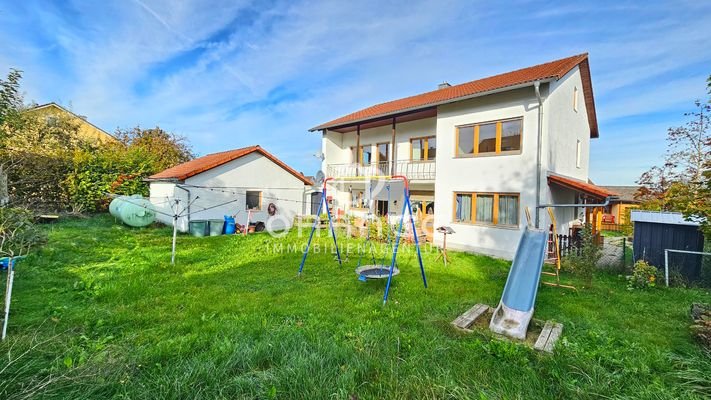 Rückansicht Süden mit Garten