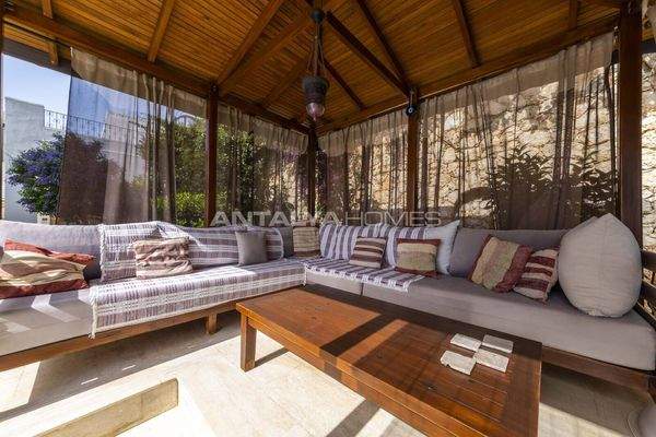 House with Pool Close to Beach in Kalkan