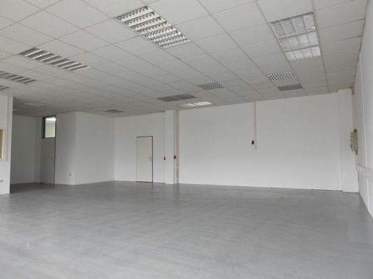 Bürofläche mit LED-Beleuchung