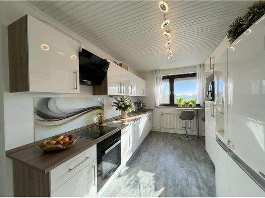 Einbauküche mit Vorratsraum