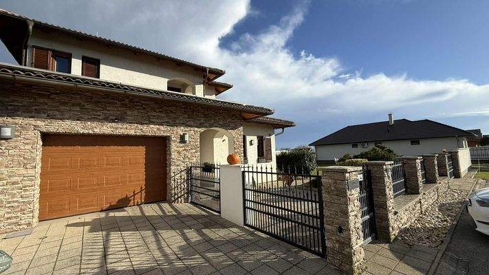 att.nuo4kK_GPwm8QXTHlgJ8ORHwC_hdtvDcgbyfqHN6TBo.JP