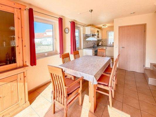 Essbereich mit direktem Übergang zur Küche