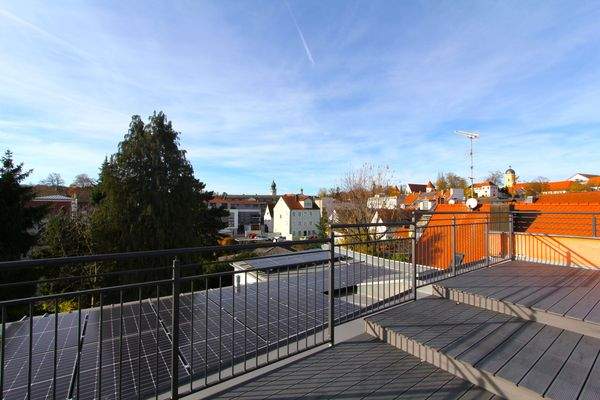 ...mit Blick über Neuburg