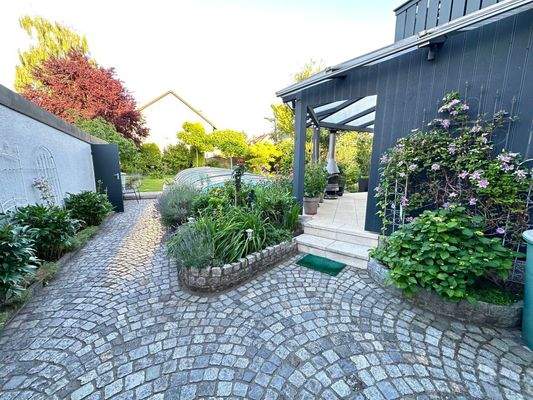 05. Eingangsbereich Garten.jpg