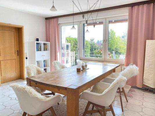 Esszimmer mit Zugang Terrasse 