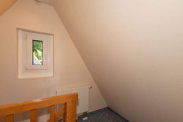 Das helle Obergeschoss mit Fenster