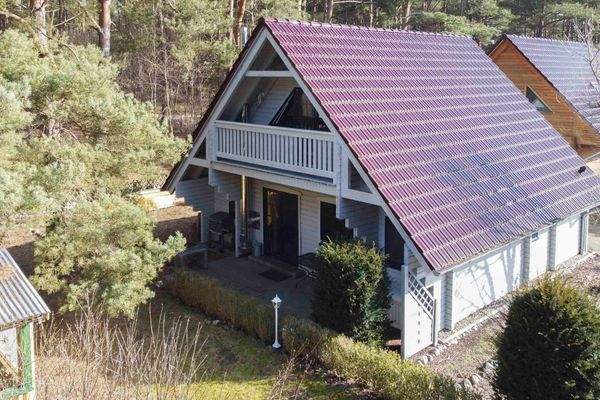 Giebel mit Terrasse und Balkon