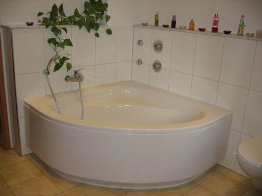 Tolle Eckbadewanne