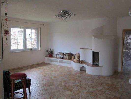 Wohnzimmer mit Speicherofen