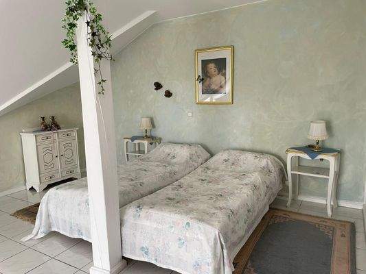 Villa Schlafzimmer 01.jpeg