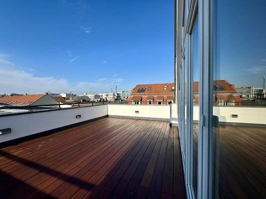 großzügige Dachterrasse