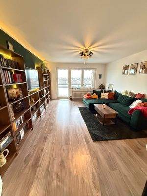 Wohnzimmer Blick in Richtung Balkon