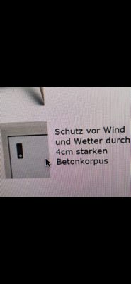 mit Stahltür 
und Schließzylinder verschlossen 