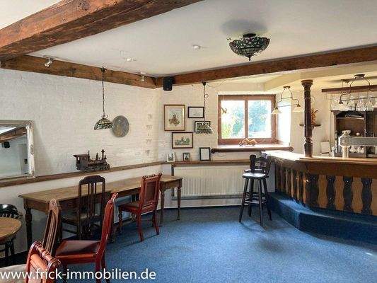 24-Tresen + Gastraum I EG.JPG