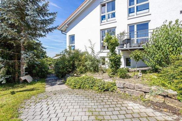 Außenstellpaltz mit Zugang zum Garten