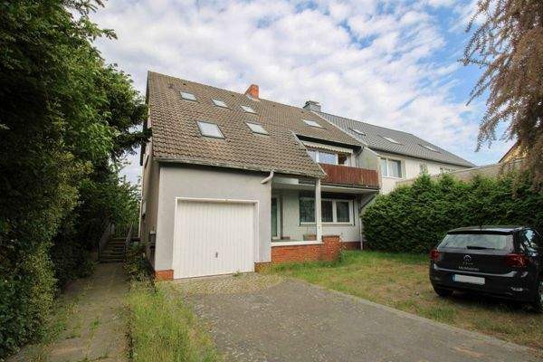 Außenansicht Einfahrt