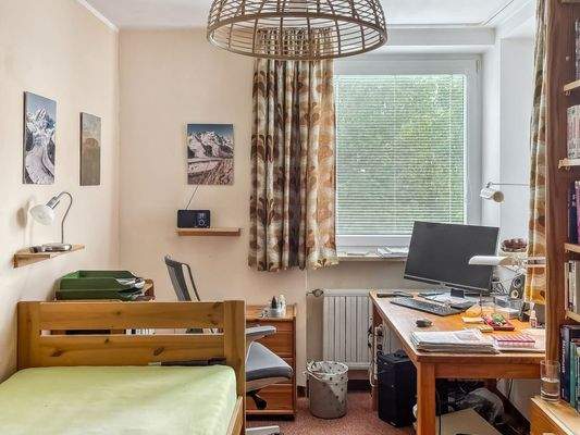 Arbeits- oder Kinderzimmer