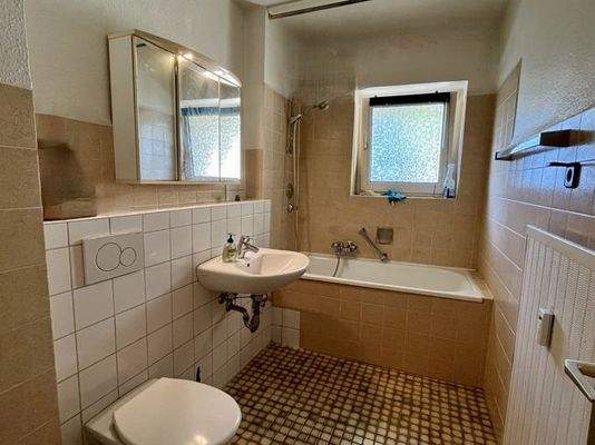 Tageslicht-Bad vor Renovierung