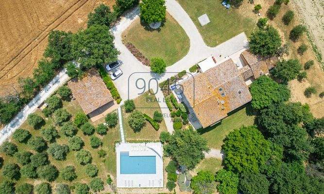 Charmantes Landhaus mit 4 Apartments und Panoramablick in Belvedere Ostrense – Marken