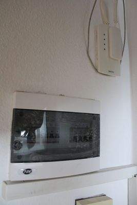 Tür-Sprechanlage und Stromverteiler