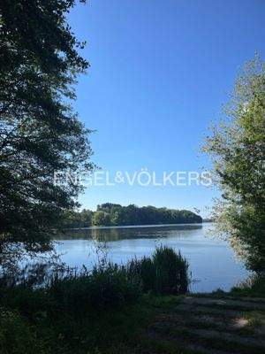 Cramoner See lädt zum Angeln und Bootsfahren ein