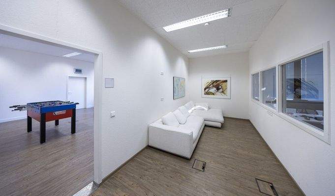 Büro 2 mit Bilck in Büro 1 im Erdgeschoss