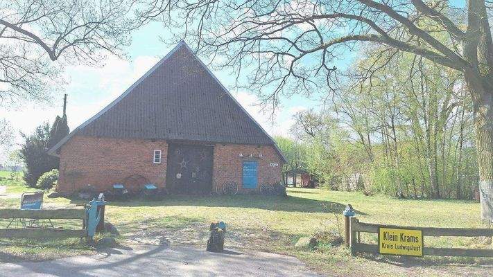 straßenseitige Ansicht vom Dorfplatz 161107