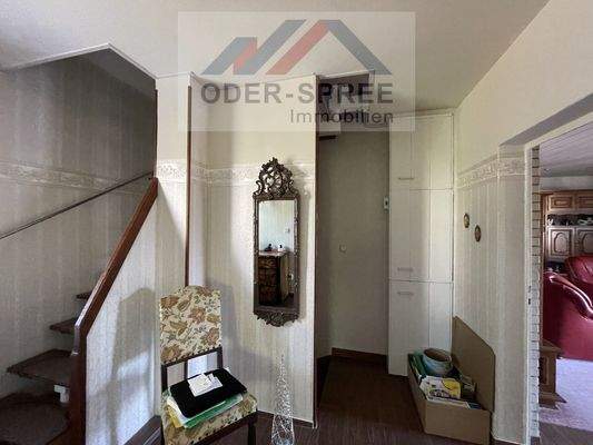 Diele und Treppe ins Dachgeschoss