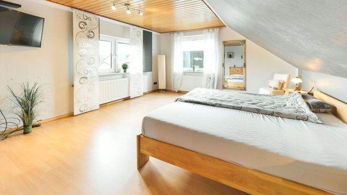 Wohnzimmer oder Schlafzimmer im Obergeschoss