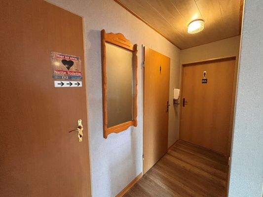 Flur zu den Toiletten