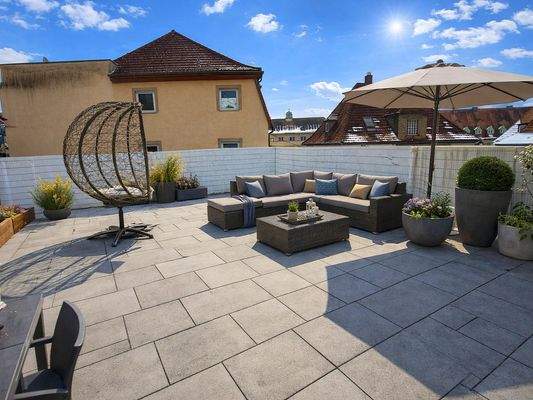 Terrasse (möbliert mit KI)