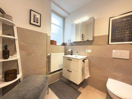 Badezimmer mit Dusche