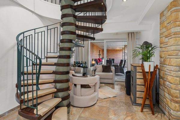 Hauptwohnung Wohnbereich Treppenaufgang Dachgeschoss