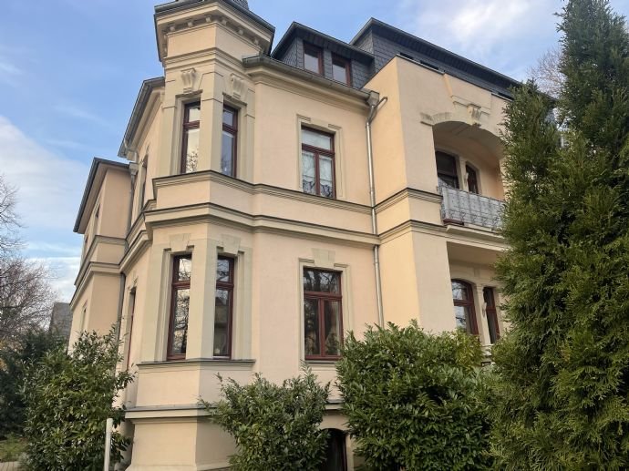 Ideal für Eigennutzer * Schicke 3-Zimmerwohnung in Stadtvilla mit Balkon