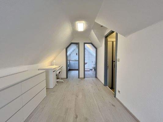 Blick zur Küche und Bad