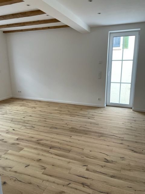 Preisreduzierung ! Alles Neu, hochwertig, energetisch saniert !  Erstbezug KFW 70 !  4 Zimmer-Maisonette-Wohnung mit sonniger Terrasse. Provisionsfrei