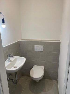 Kleines modernes Badezimmer