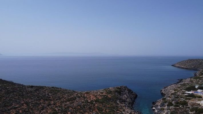 Kreta, Tersanas Chania: Grosses Grundstück, direkt am Meer mit spektakulärer Aussicht zu verkaufen