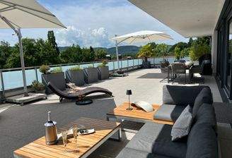 Fast wie ein weiterer Wohnraum: die Terrasse