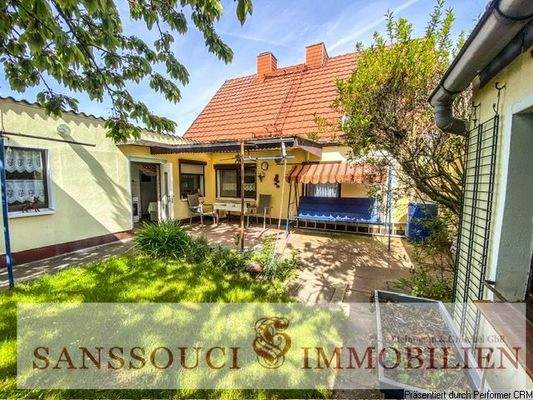 Innenhof mit Sonnenterrasse