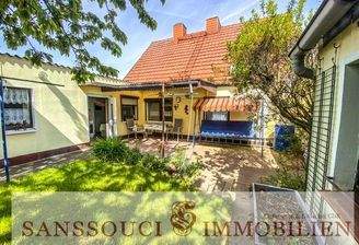 Innenhof mit Sonnenterrasse