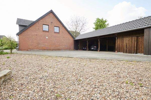 Seitliche Ansicht auf das Haus