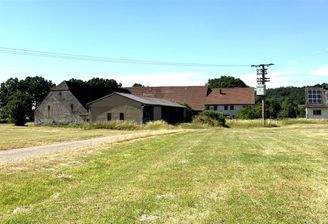 Hofstelle mit Zufahrt