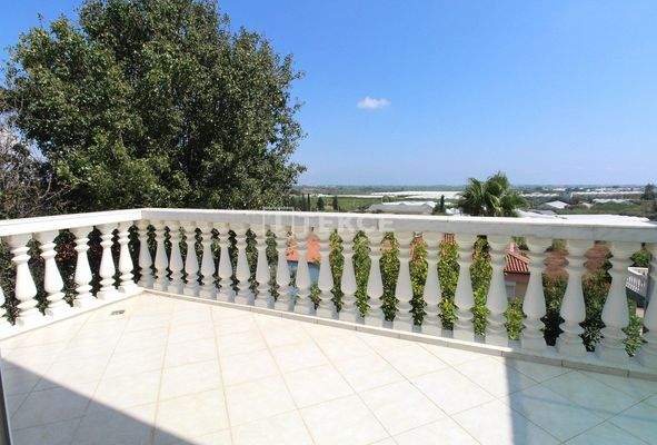 Ready-to-Move Villa in a Complex with Pool in Antalya