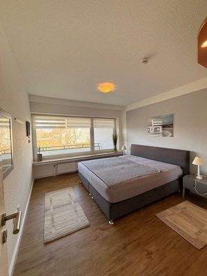 Schlafzimmer mit Blick Balkon