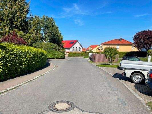 Blick in die ruhige Straße