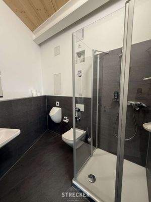 Herren WC mit Dusche