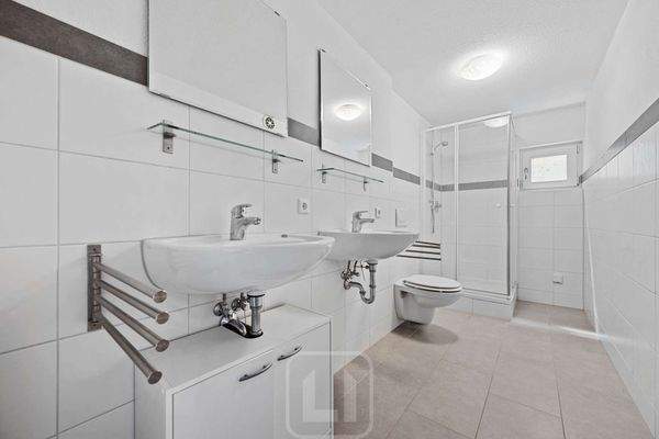 Doppelwaschbecken | Dusche | WC