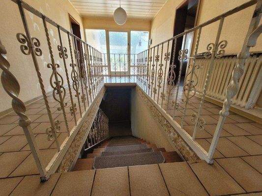 Abgang ins Untergeschoss