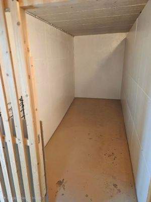 Geräumiges Kellerabteil mit ca. 8 m²